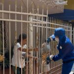 Callejoneros de Triple A, un servicio clave que garantiza la recolección de residuos y limpieza en zonas de difícil acceso